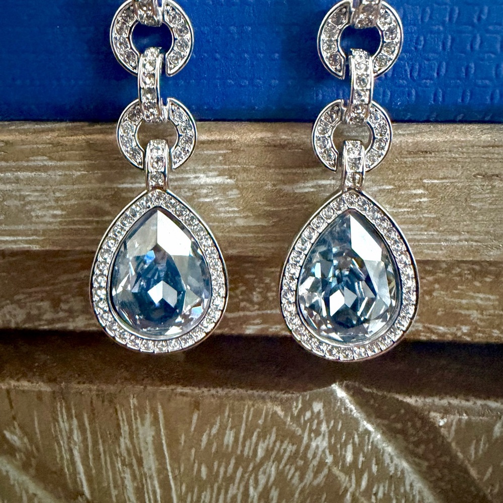 Swarovski Silver Necklace and Teardrop Blue Crystal Earrings - Picture 3 of 3
